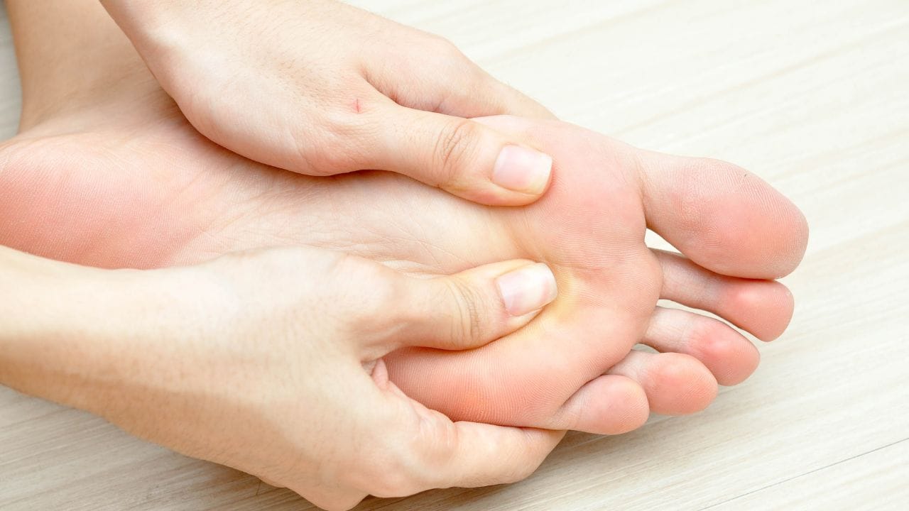 Foot Disease: বৃষ্টির জেরে ড্রেনের নোংরা জল উঠেছে রাস্তায়, তা পায়ে লাগলে কোন কোন রোগ বাসা বাঁধতে পারে? Foot Disease: বৃষ্টির জেরে ড্রেনের নোংরা জল উঠেছে রাস্তায়, তা পায়ে লাগলে কোন কোন রোগ বাসা বাঁধতে পারে?