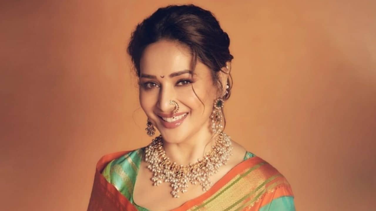 অভিনয় করতে গিয়েই মায়ায় জড়িয়ে পড়েন মাধুরী, রাতারাতি কাকে দত্তক নেন নায়িকা?