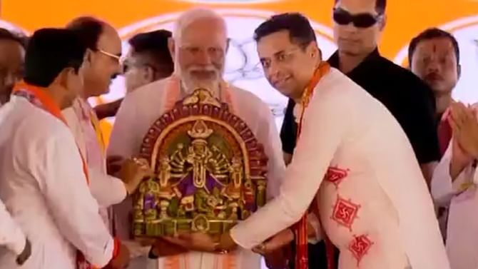 LIVE: বাংলার অস্মিতা বিজেপির কাছে সুরক্ষিত: মোদী LIVE: বাংলার অস্মিতা বিজেপির কাছে সুরক্ষিত: মোদী