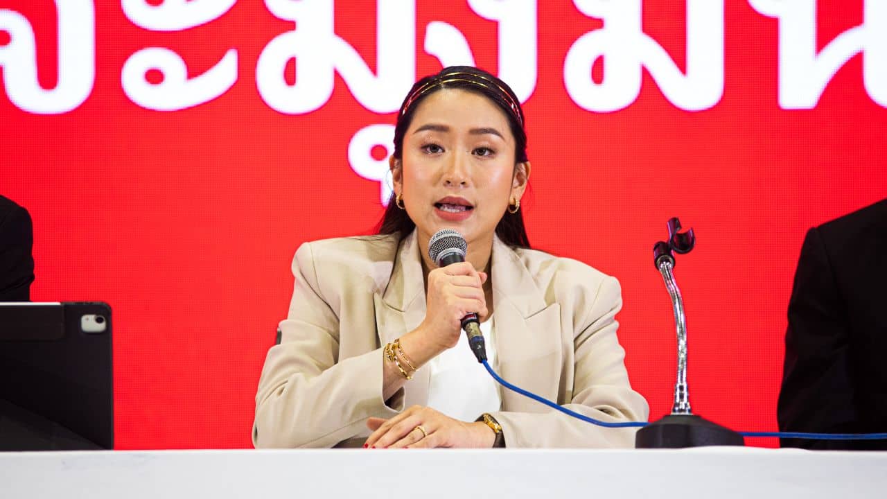 Thailand PM Suspend: নজিরবিহীন রায়! আদালতের নির্দেশে অপসারিত প্রধানমন্ত্রী