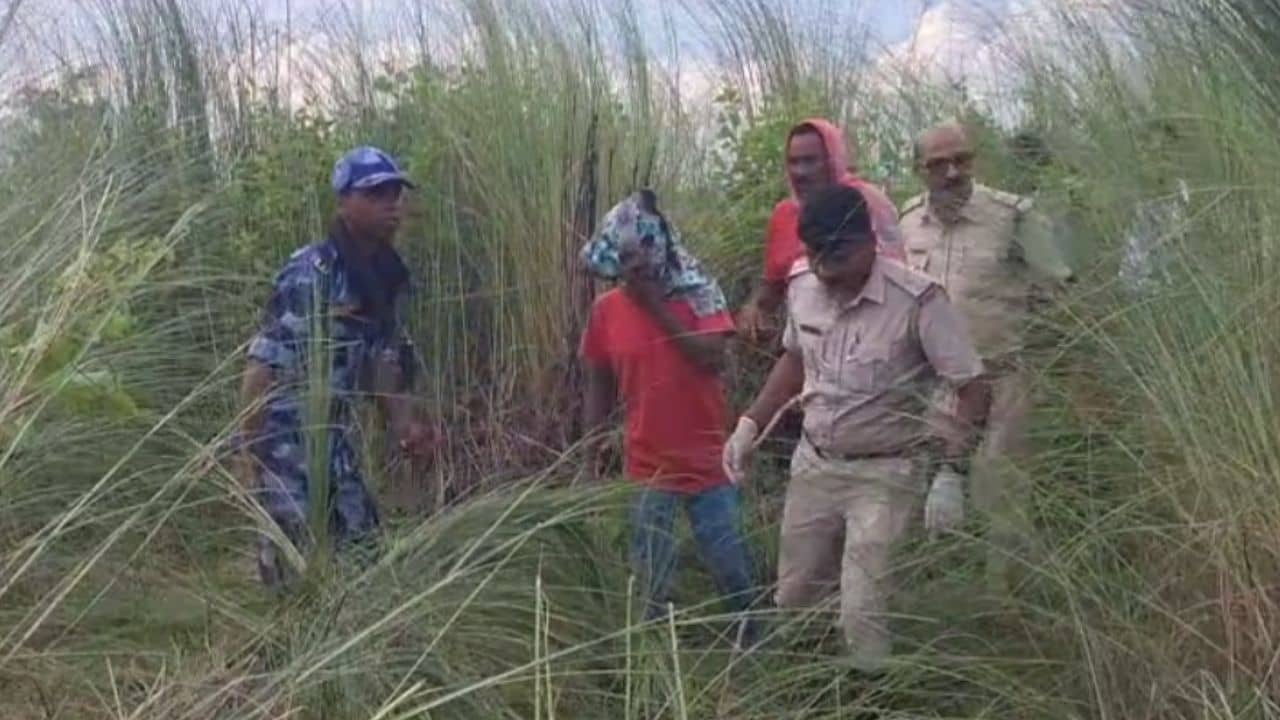 Bankura: মা-বাবাকে জেরা করতেই হয়েছিল সন্দেহ, ঝোপ থেকে উদ্ধার হল ছোট্ট মেয়েটার দেহ
