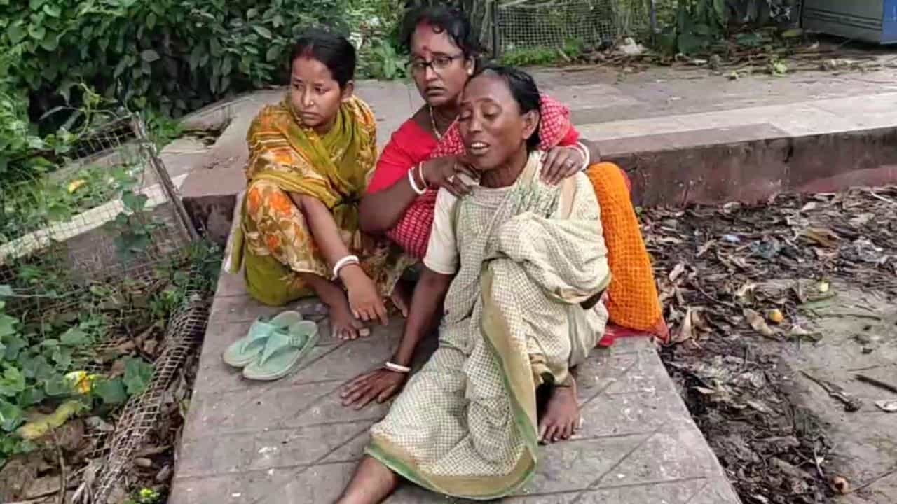 Malda: মদ্যপান করে এসে মোটা লাঠি দিয়ে মার, মৃত্যু বাবার Malda: মদ্যপান করে এসে মোটা লাঠি দিয়ে মার, মৃত্যু বাবার
