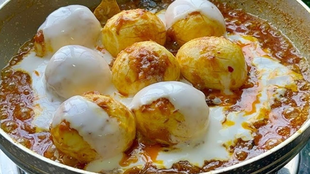 মাছ নয়, এবার খেয়ে দেখুন দই ডিম, রইল সহজ রেসিপি