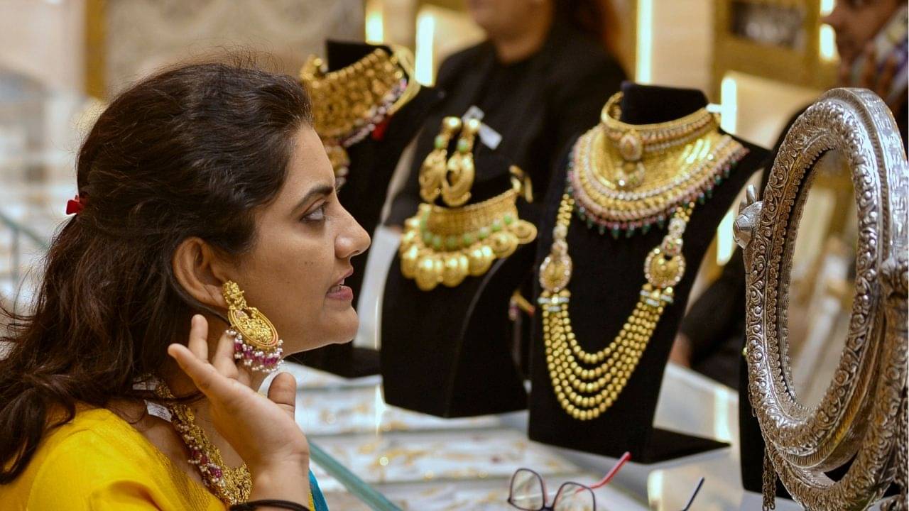 Gold Purity Check: দোকানদাররা এভাবে চালাকি করেন! চড়া দাম দিয়ে কেনা সোনা আসল নাকি নকল, চিনে নিন ঘরে বসে...
