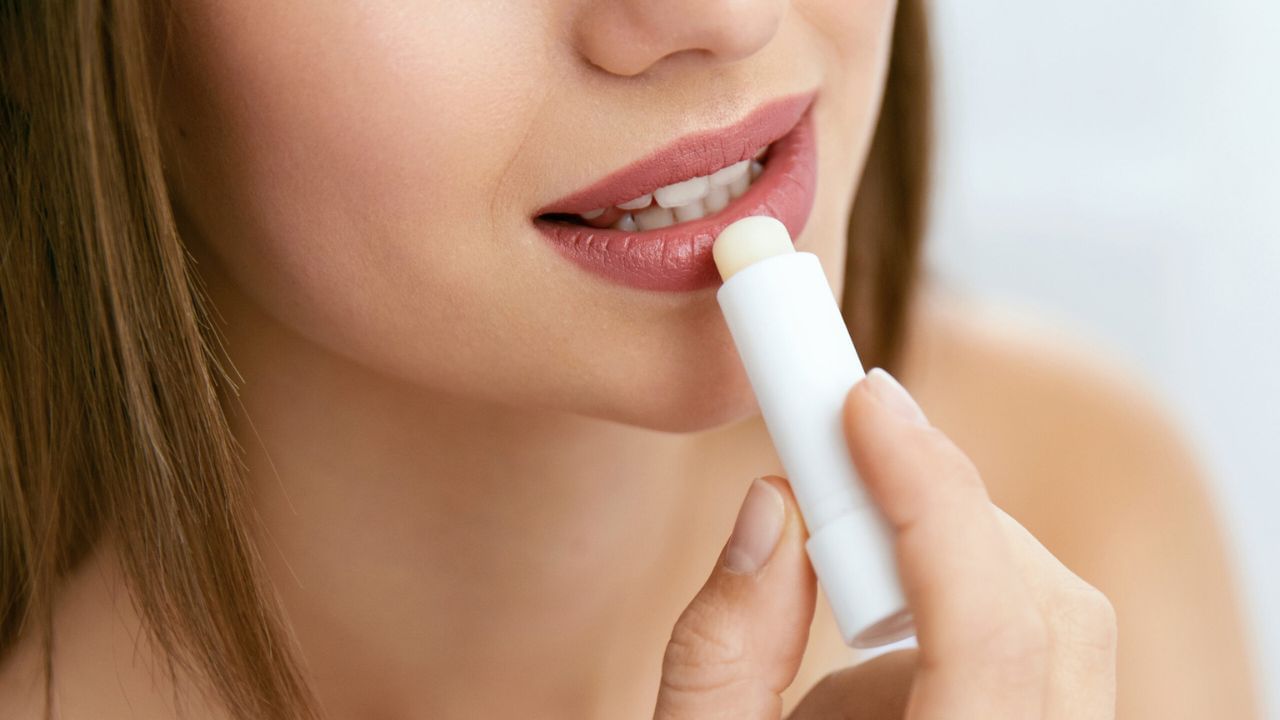 Make Up Tips: লিপগ্লস, লিপস্টিক নাকি লিপবাম— আপনার ঠোঁটের জন্য উপযুক্ত কোনটা? বুঝবেন কীভাবে? Make Up Tips: লিপগ্লস, লিপস্টিক নাকি লিপবাম— আপনার ঠোঁটের জন্য উপযুক্ত কোনটা? বুঝবেন কীভাবে?