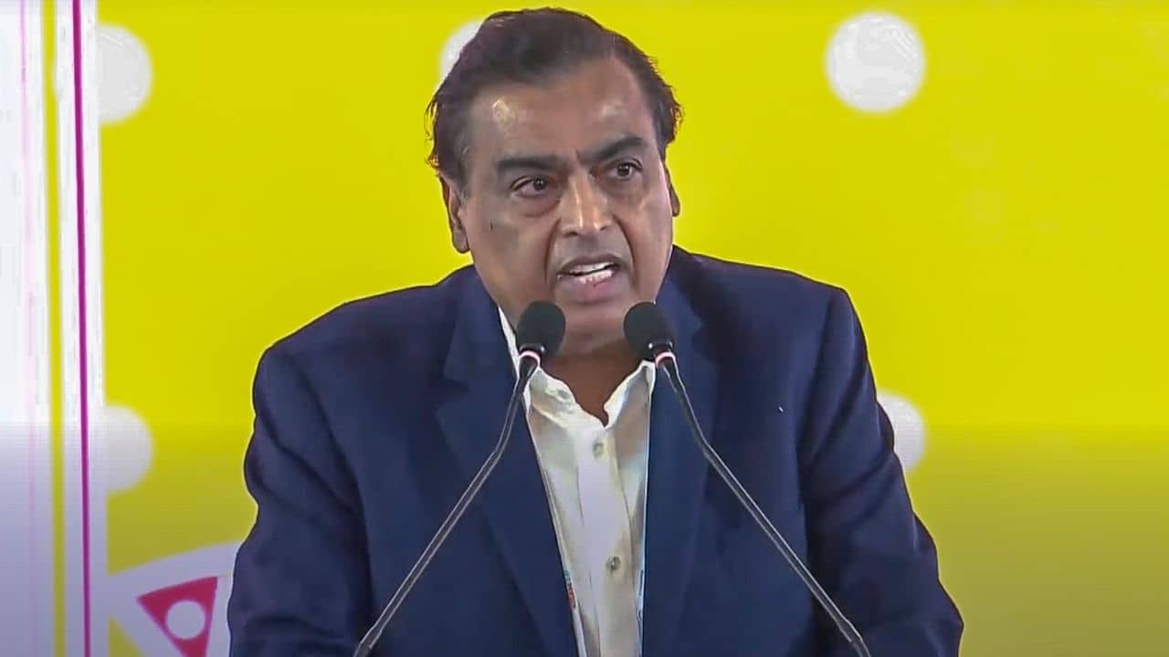 Mukesh Ambani: কী জিনিস বিক্রি করে সবথেকে বেশি টাকা পান অম্বানী, জানেন!