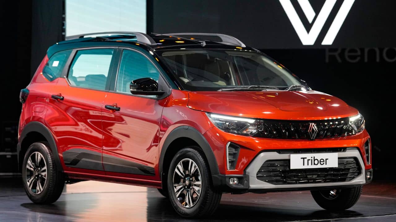 Renault Triber 2025 Facelift: বাবা-মা, স্ত্রী-সন্তানদের নিয়ে ঘুরতে যাবেন? এত সস্তায় এমন গাড়ি আগে দেখেননি!
