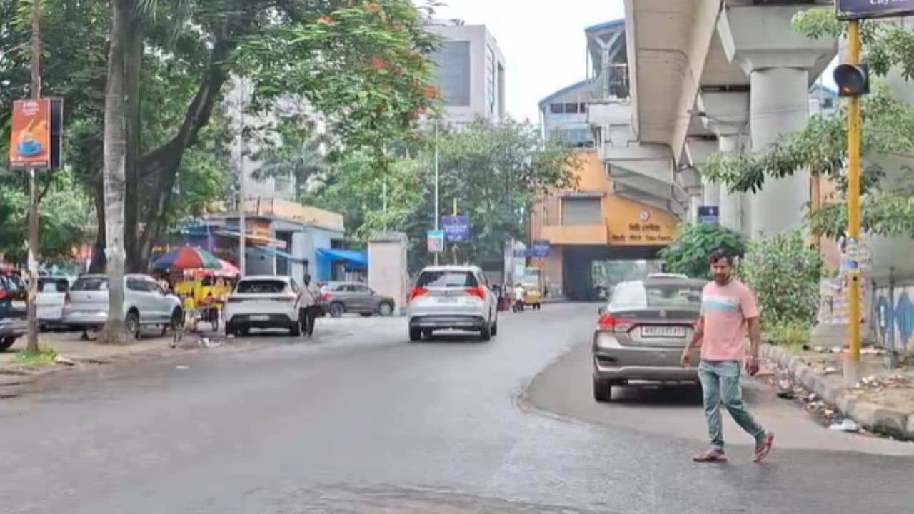 City Centre Salt Lake: কী করে এমনটা হয় জনবহুল সল্টলেক সিটি সেন্টারের সামনে? কিছুতেই মানতে পারছেন না এলাকাবাসী