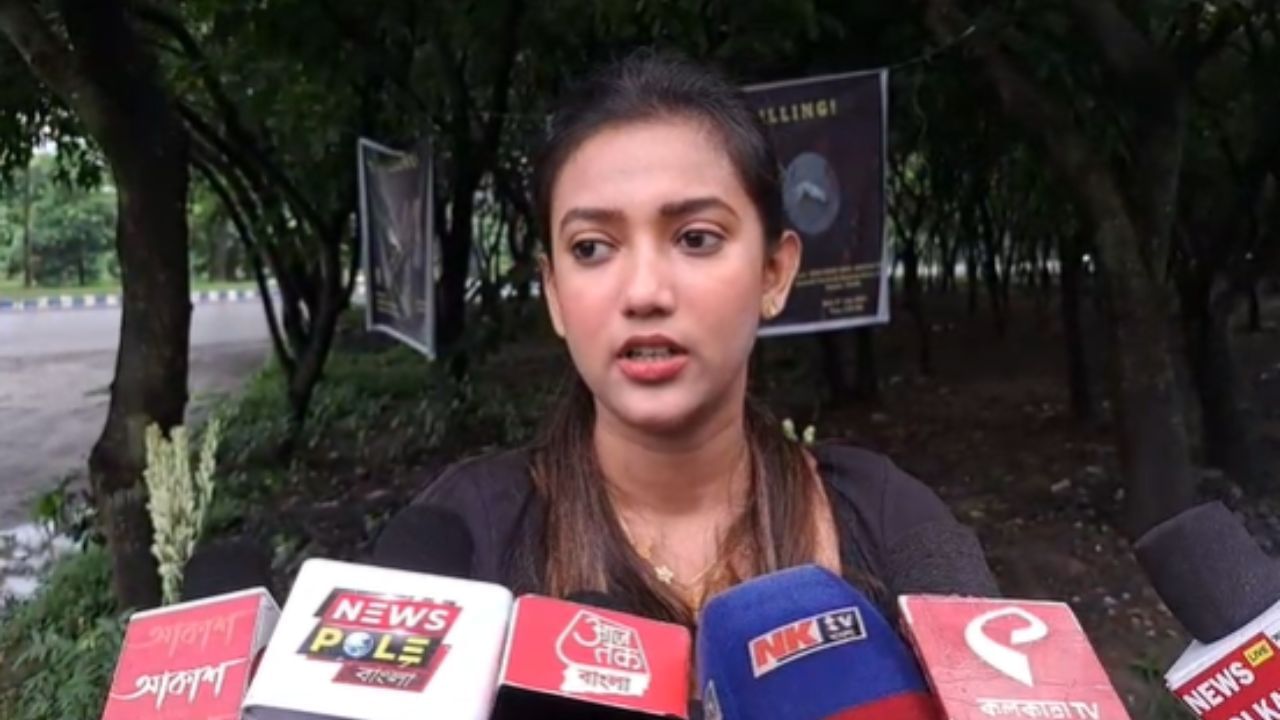 Poison: রাতের খাবারে বিষ, অঘোরে প্রাণ গেল ছোট্ট ছোট্ট ছুটকি, সাহেব, নন্টে-বাবলিদের, স্মরণসভায় অভিনেতারা Poison: রাতের খাবারে বিষ, অঘোরে প্রাণ গেল ছোট্ট ছোট্ট ছুটকি, সাহেব, নন্টে-বাবলিদের, স্মরণসভায় অভিনেতারা