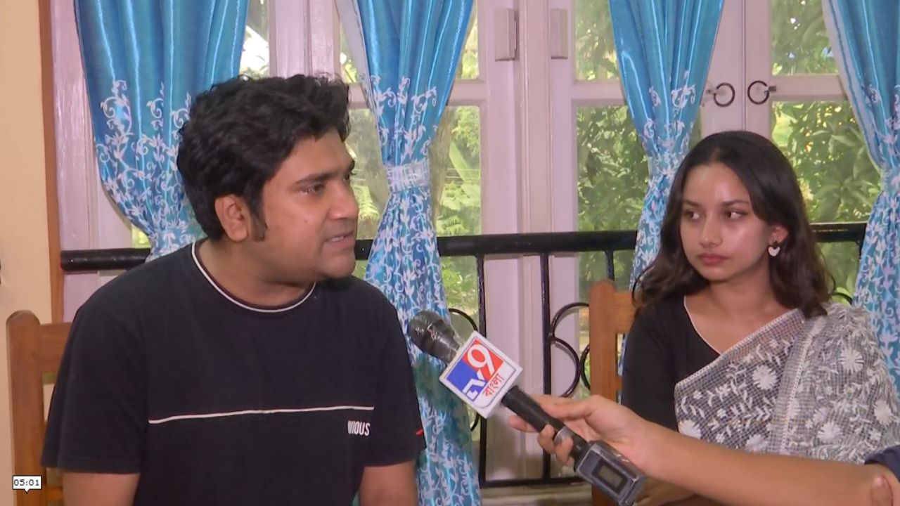 Rajanya and Prantik: 'অগ্নিমিত্রার সঙ্গে নাকি দেখা করেছিলাম...', বিজেপিতে 'যাওয়া' নিয়ে সবটা বলে দিলেন প্রান্তিক-রাজন্যা Rajanya and Prantik: 'অগ্নিমিত্রার সঙ্গে নাকি দেখা করেছিলাম...', বিজেপিতে 'যাওয়া' নিয়ে সবটা বলে দিলেন প্রান্তিক-রাজন্যা