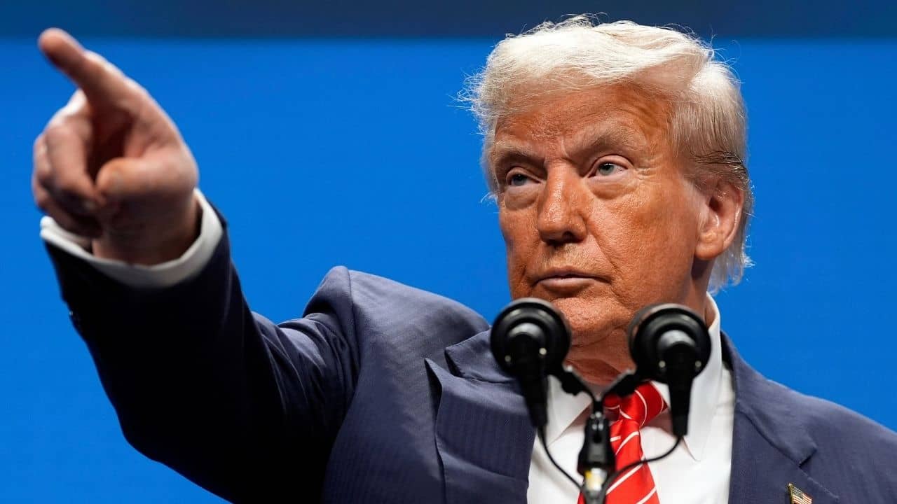 Donald Trump Tariff: ভারতকে বন্ধু বলেও ২৫ শতাংশ শুল্ক, এদিকে পাকিস্তানের সঙ্গে বাণিজ্য চুক্তি সেরে ফেললেন ট্রাম্প