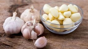 রোজ এক কোয়া কাঁচা রসুন খেলে কী হয় জানেন?