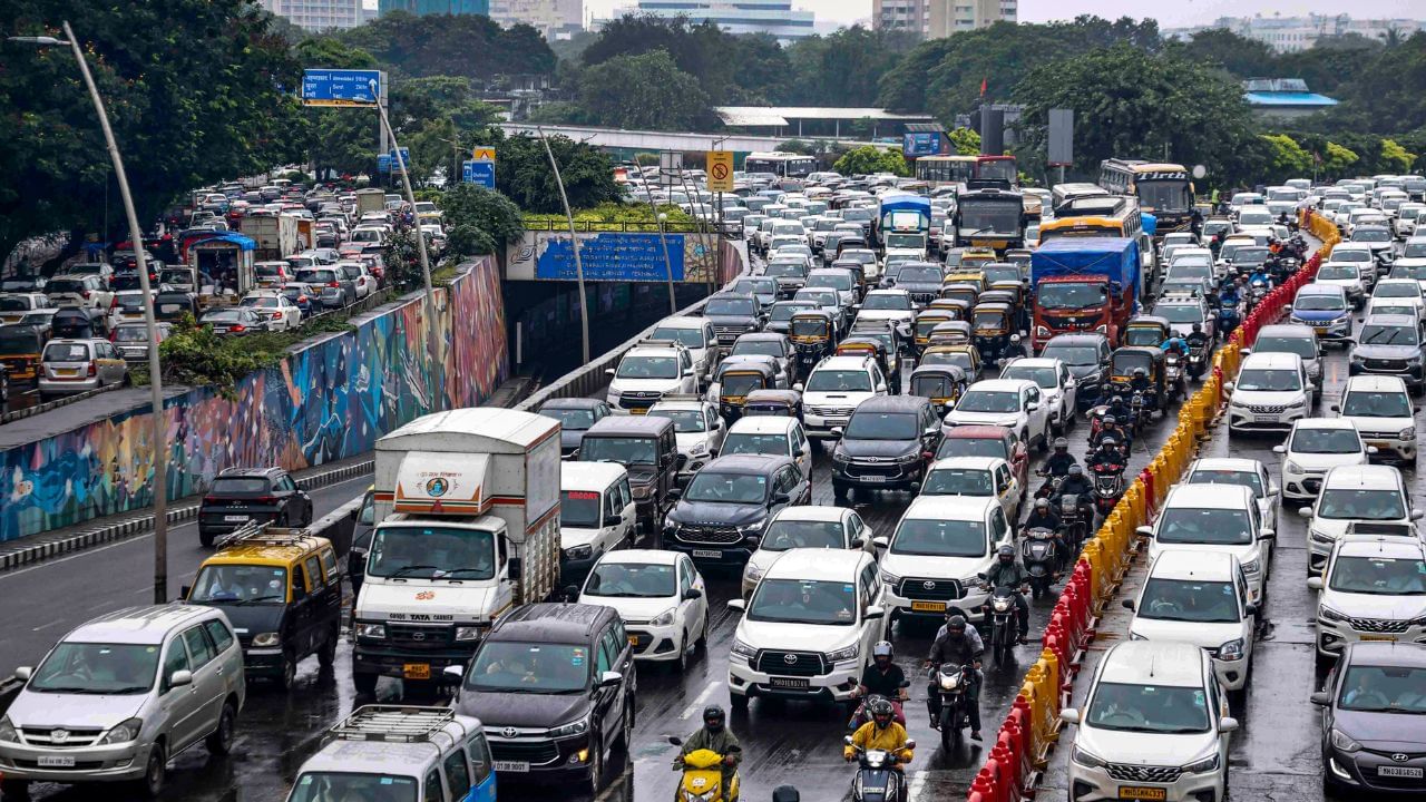 Traffic jam: যানজটে আটকে অ্যাম্বুল্যান্স, যন্ত্রণায় ছটফট করছেন রোগী, চোখের সামনে স্ত্রীকে হারালেন কৌশিক Traffic jam: যানজটে আটকে অ্যাম্বুল্যান্স, যন্ত্রণায় ছটফট করছেন রোগী, চোখের সামনে স্ত্রীকে হারালেন কৌশিক