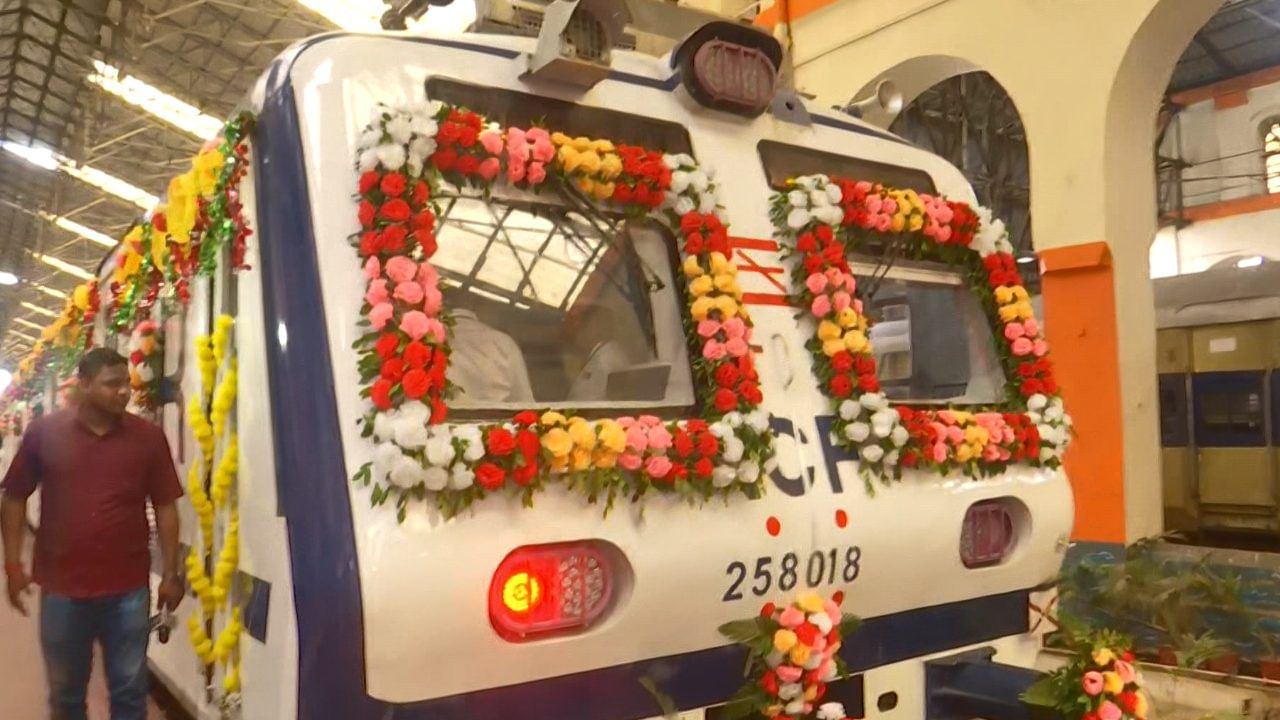 New AC Local: চাকা গড়াল শিয়ালদহ-রানাঘাট AC লোকালের! উদ্বোধনের দিনই এল আরও বড় খবর New AC Local: চাকা গড়াল শিয়ালদহ-রানাঘাট AC লোকালের! উদ্বোধনের দিনই এল আরও বড় খবর