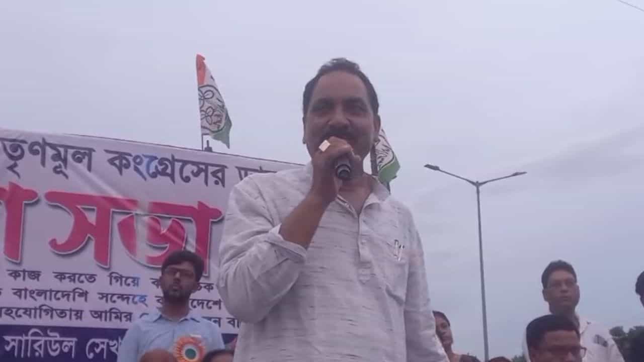Malda: 'কপালের নীচে চোখ রাখব না', চরম বিতর্কিত মন্তব্য তৃণমূল নেতার Malda: 'কপালের নীচে চোখ রাখব না', চরম বিতর্কিত মন্তব্য তৃণমূল নেতার