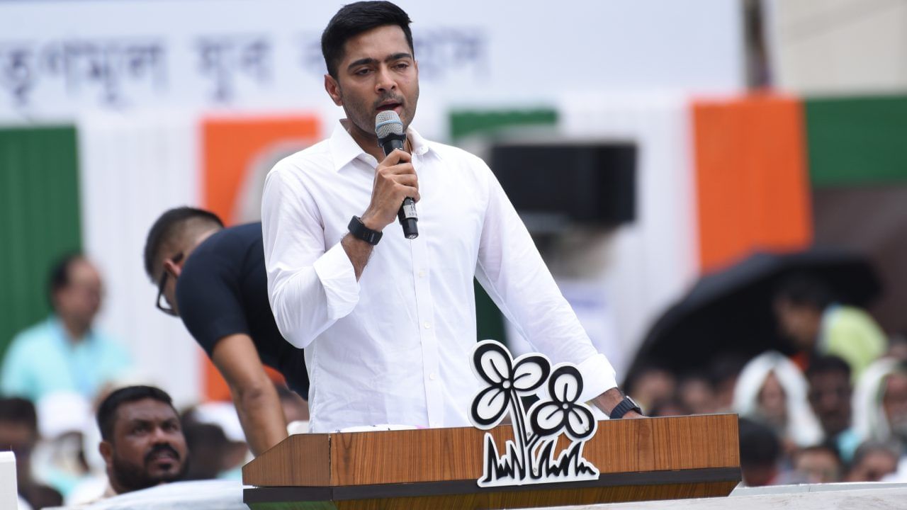 Abhishek Banerjee: ‘সরকারের ৮ হাজার কোটি টাকা ব্যবহার করুন’, অঙ্ক কষে দিলেন অভিষেক Abhishek Banerjee: ‘সরকারের ৮ হাজার কোটি টাকা ব্যবহার করুন’, অঙ্ক কষে দিলেন অভিষেক