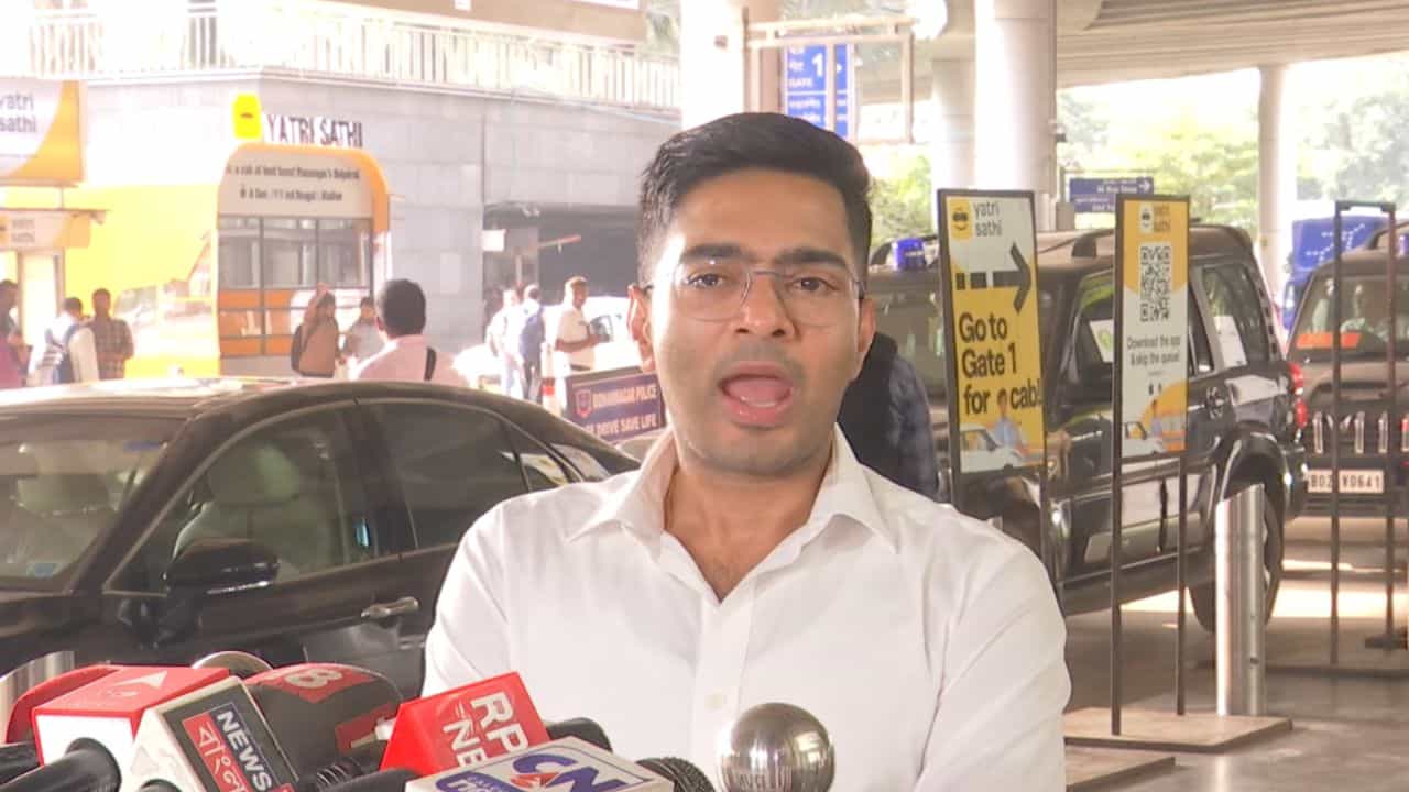 Abhishek Banerjee: 'এই ভোটার বাতিল হলে প্রধানমন্ত্রীও অবৈধ', একটা বাদ পড়লে এক লক্ষ বাঙালিকে নিয়ে ঘেরাওয়ের হুঁশিয়ারি অভিষেকের Abhishek Banerjee: 'এই ভোটার বাতিল হলে প্রধানমন্ত্রীও অবৈধ', একটা বাদ পড়লে এক লক্ষ বাঙালিকে নিয়ে ঘেরাওয়ের হুঁশিয়ারি অভিষেকের