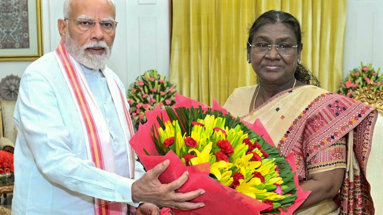 Jammu and Kashmir Statehood: পূর্ণ রাজ্যের মর্যাদা পাচ্ছে কাশ্মীর? মোদী-শাহের রাষ্ট্রপতি সাক্ষাতের পর তুঙ্গে জল্পনা