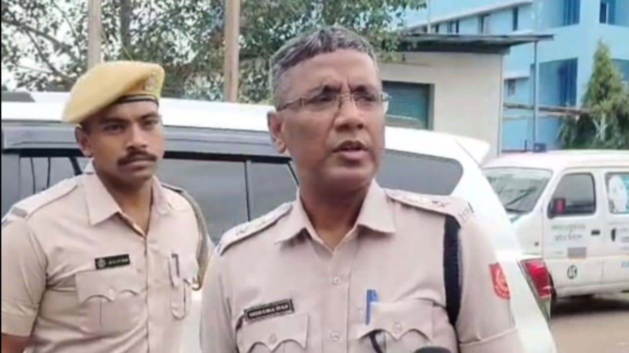 Asansol: জঙ্গলের ভিতরে পাতা ঢাকা অবস্থায় কী? স্তম্ভিত এলাকাবাসী