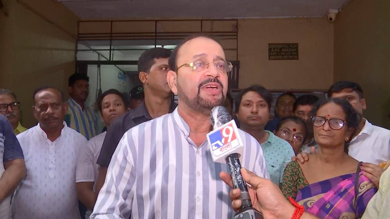 CBI on Atin’s House: ‘আমার বিরুদ্ধে কেউ কখনও আঙুল তুলতে পারেনি’, CBI বেরিয়ে যেতেই বললেন অতীন