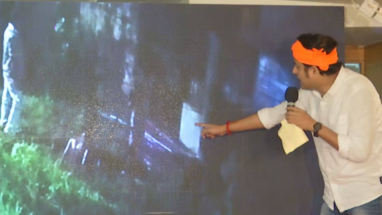 Baruipur BJP Worker Murder: সামনে দাঁড়িয়ে বাবা-দাদা, তাঁদের সামনেই পেট্রোল ঢেলে জ্বালিয়ে দেওয়া হচ্ছে BJP কর্মীকে? ভিডিয়ো সামনে আনল BJP