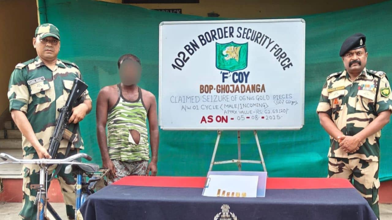 North 24 Pargana: এতই সহজ BSF-এর চোখ ফাঁকি দেওয়া? বালতি থেকে গুপ্তধন পেল আধা সেনা