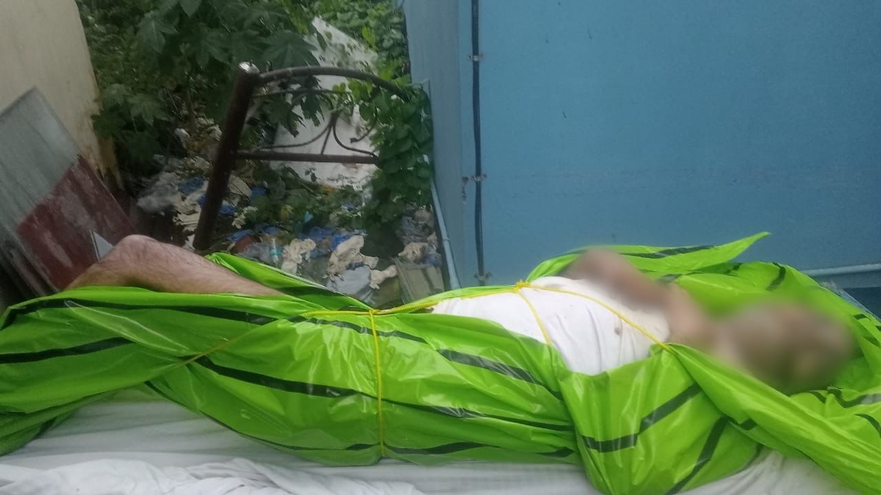 BSF: ২ দিন সাড়াশব্দ পাওয়া যায়নি, চিনার পার্কে হোটেল থেকে উদ্ধার BSF কনস্টেবলের দেহ BSF: ২ দিন সাড়াশব্দ পাওয়া যায়নি, চিনার পার্কে হোটেল থেকে উদ্ধার BSF কনস্টেবলের দেহ