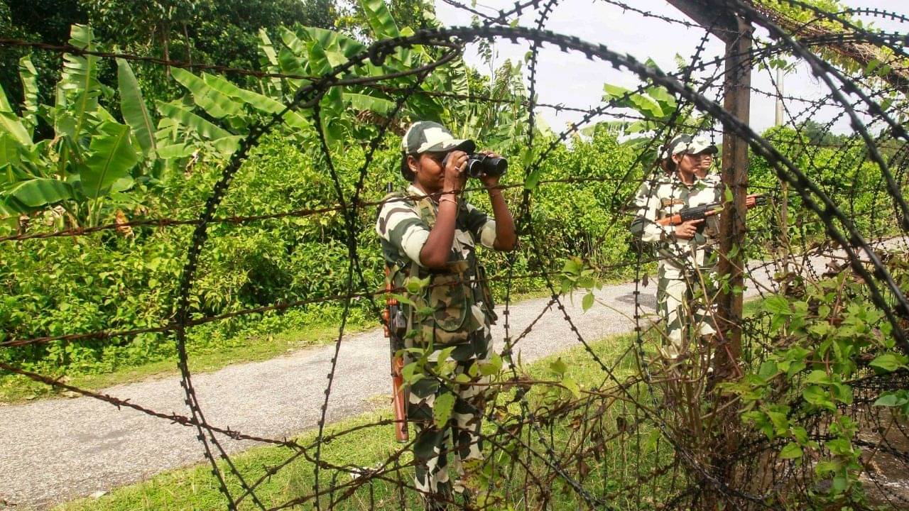 Murshidabda: ভেবেছিলেন এইসব করে পার পেয়ে যাবেন! তার আগেই বাংলাদেশিকে ঠেলা বুঝিয়ে দিল BSF