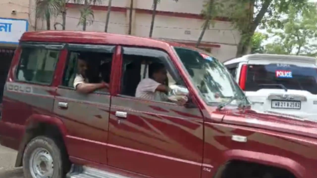 BSF News update: নথিপত্র ছাড়াই সটান বাংলাদেশে, প্রেমে ধোঁকা খেতেই ফের লুকিয়ে ভারতে প্রবেশ, সটান ধরল BSF