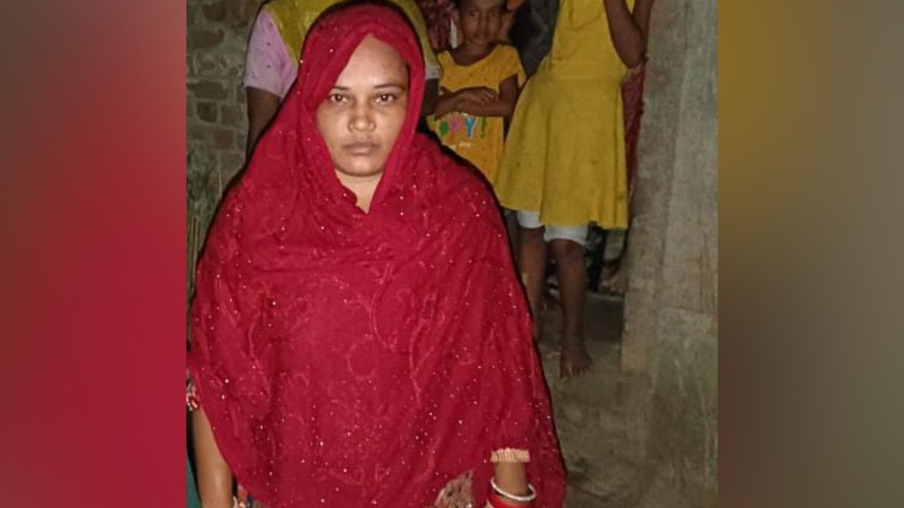 Bangladesh: 'বাংলাদেশে ফিরব না, এখানেই থাকব', ধরা পড়ে বলছেন আরজিনা Bangladesh: 'বাংলাদেশে ফিরব না, এখানেই থাকব', ধরা পড়ে বলছেন আরজিনা