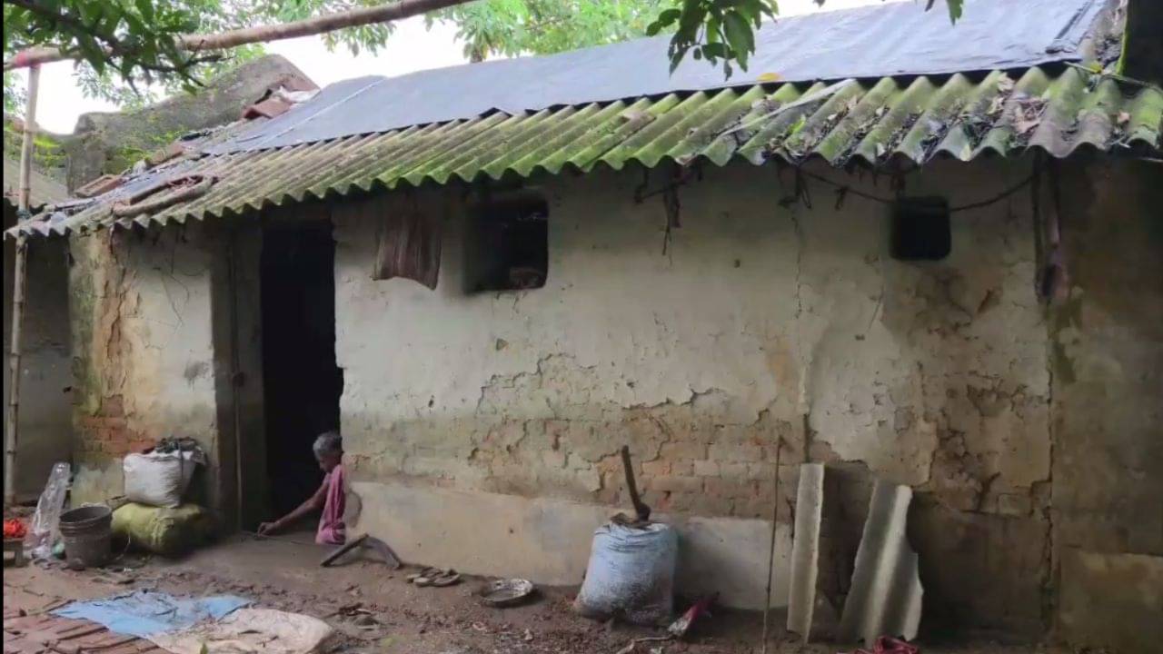 Bankura: অনাহারে মৃত্যু? পরিবারের দাবি, আধার কার্ড না থাকায় মিলছিল না রেশন