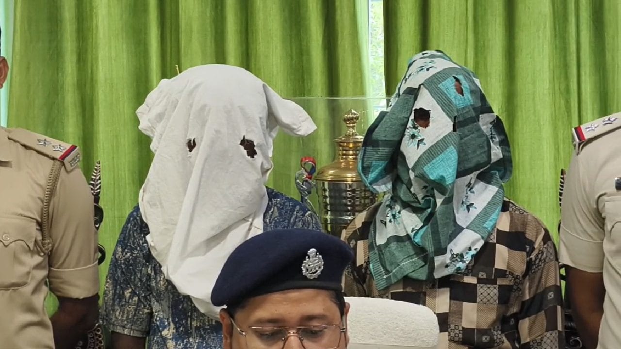 Bankura: অবশেষে একের পর এক বাড়িতে চুরির কিনারা পুলিশের, প্রচুর সোনা ও নগদ উদ্ধার Bankura: অবশেষে একের পর এক বাড়িতে চুরির কিনারা পুলিশের, প্রচুর সোনা ও নগদ উদ্ধার