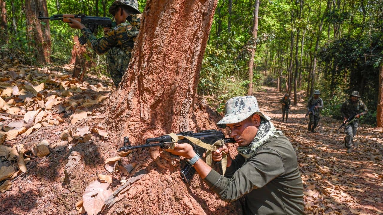 Bijapur Jawan Killed: সবে জঙ্গলে পা রেখেছিল জওয়ানরা! তখনই বিকট শব্দ, তারপর...