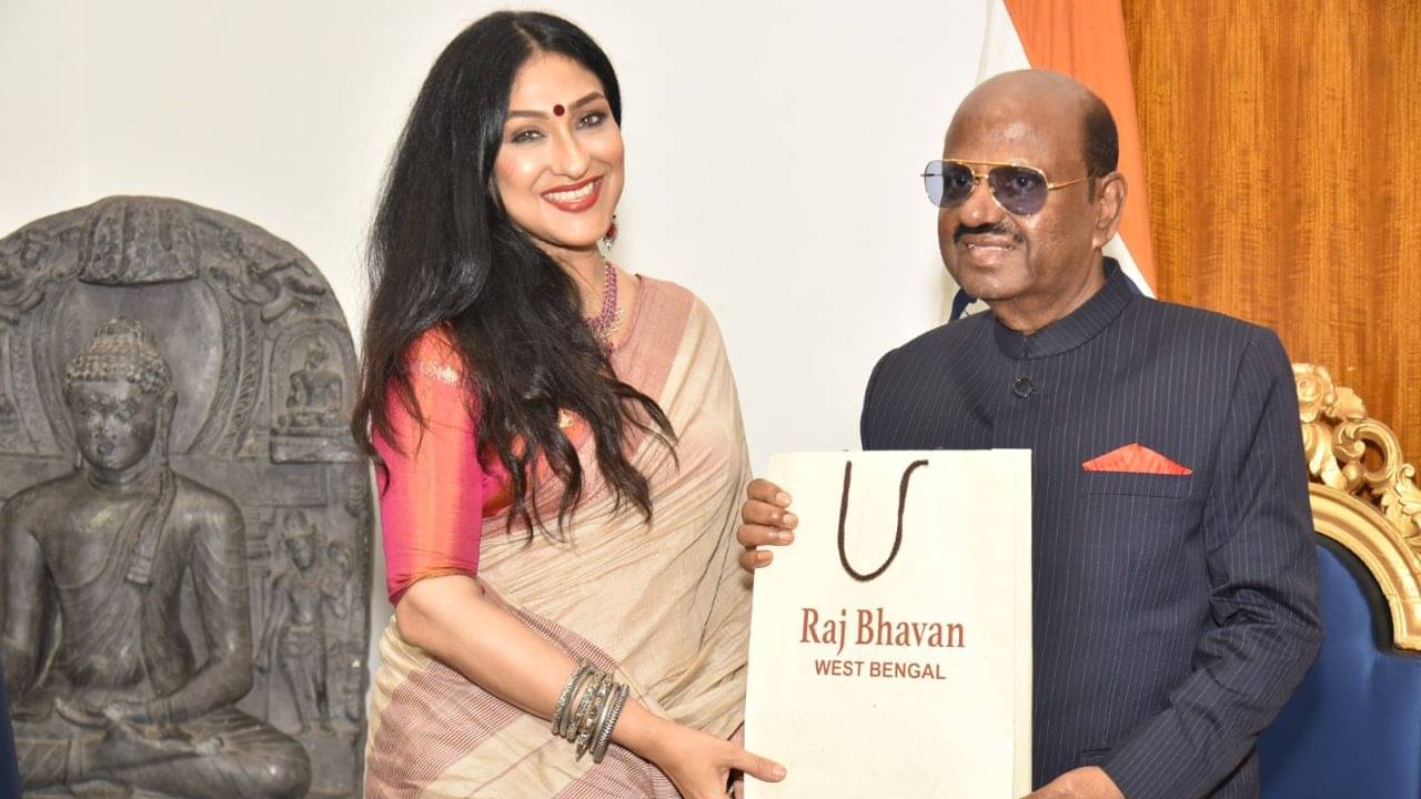 C V Ananda Bose: আনন্দীর ছবি দেখলেন আনন্দ! রাজভবনে চাঁদের হাট