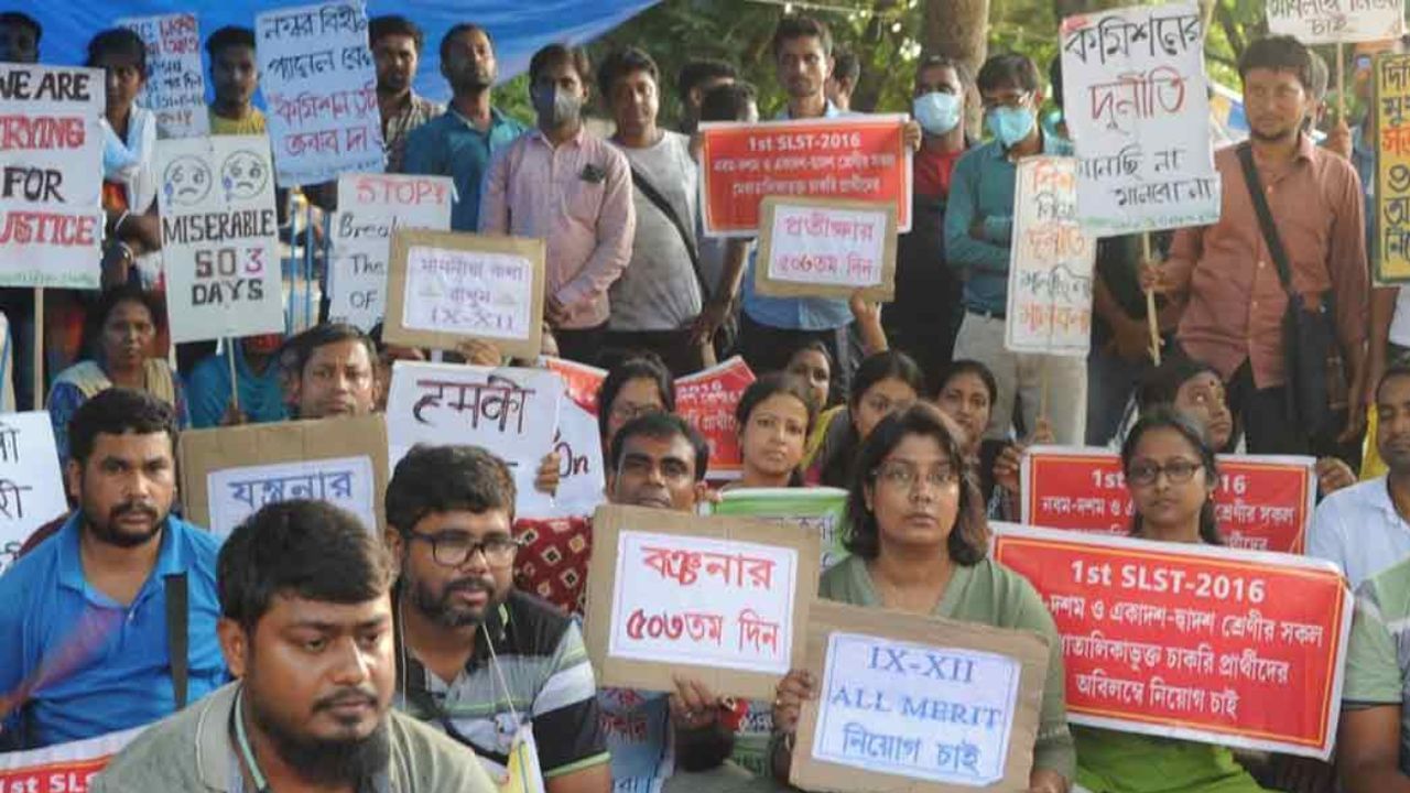 CBI: এসএসসি গ্রুপ সি নিয়োগ দুর্নীতি মামলায় চূড়ান্ত চার্জশিট, পার্থ-সহ ২৮ জনের নাম CBI: এসএসসি গ্রুপ সি নিয়োগ দুর্নীতি মামলায় চূড়ান্ত চার্জশিট, পার্থ-সহ ২৮ জনের নাম