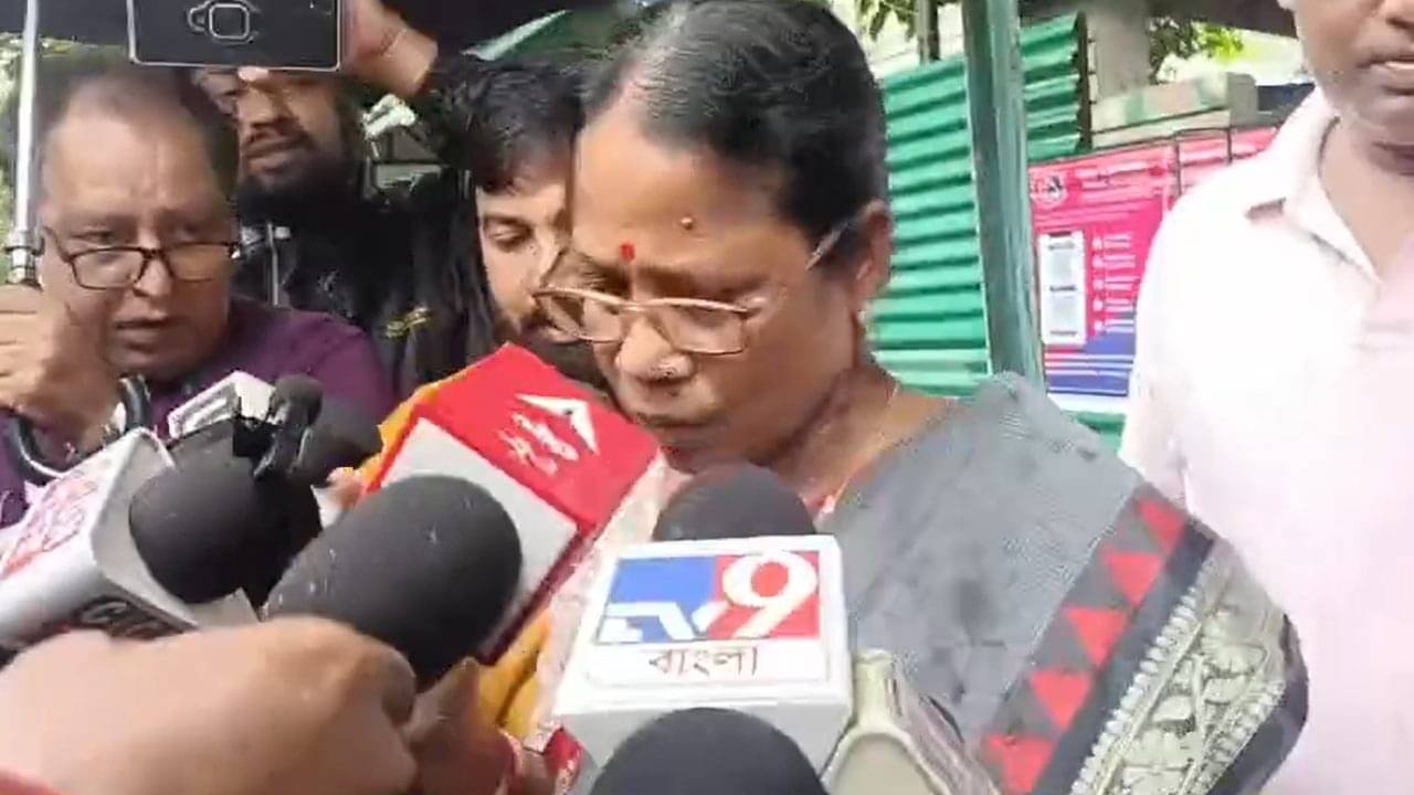 CBI-CID: ছেলের মৃত্যুতে ‘CBI নয় CID তদন্ত চাই’, ১৮০ ডিগ্রি ঘুরে গেলেন ডাউয়াগুরির প্রধান কুন্তলা রায়