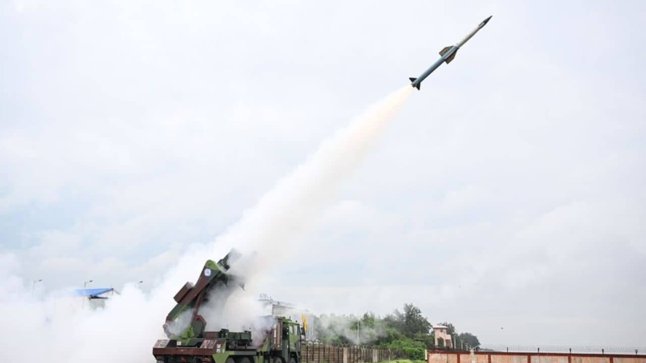 Air Defense System: ভয়ঙ্কর অস্ত্র তৈরি করল DRDO, একসঙ্গে মিসাইল-লেজার দিয়ে গুঁড়ো গুঁড়ো হবে শত্রুদের মেরুদণ্ড!