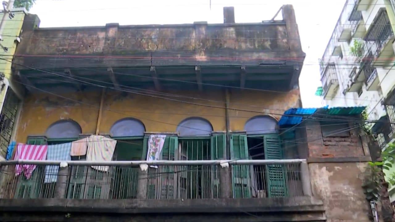 Kolkata: মাকে নির্মমভাবে মারধর ছেলের, বেলেঘাটায় প্রাণ গেল বৃদ্ধার