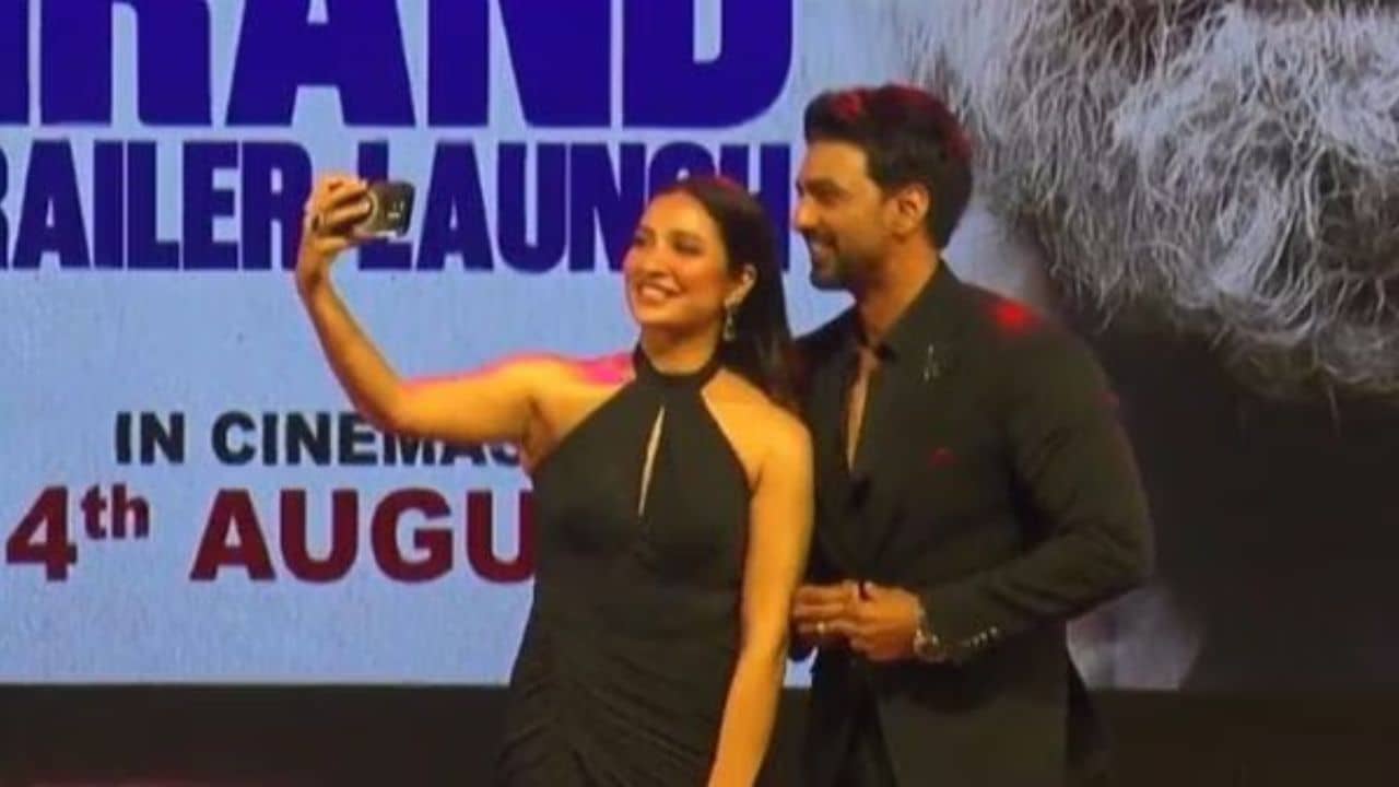 শুভশ্রীর প্রোডাকশনে ফ্রিতে কেন কাজ করতে যাব! নায়িকাকে পাশে বসিয়ে সটান বলে দিলেন দেব