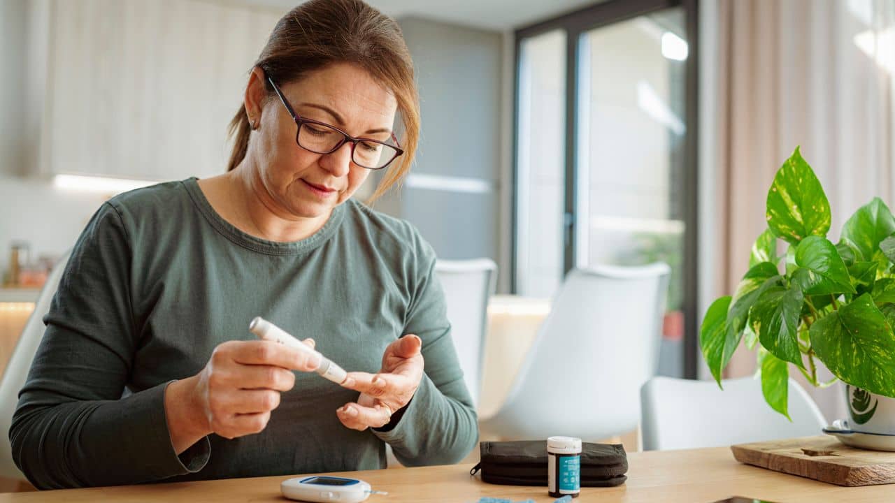 Diabetes in Women: মহিলাদের রক্তে শর্করার মাত্রা বাড়ছে কি না এই ৭ লক্ষণেই ধরে ফেলুন