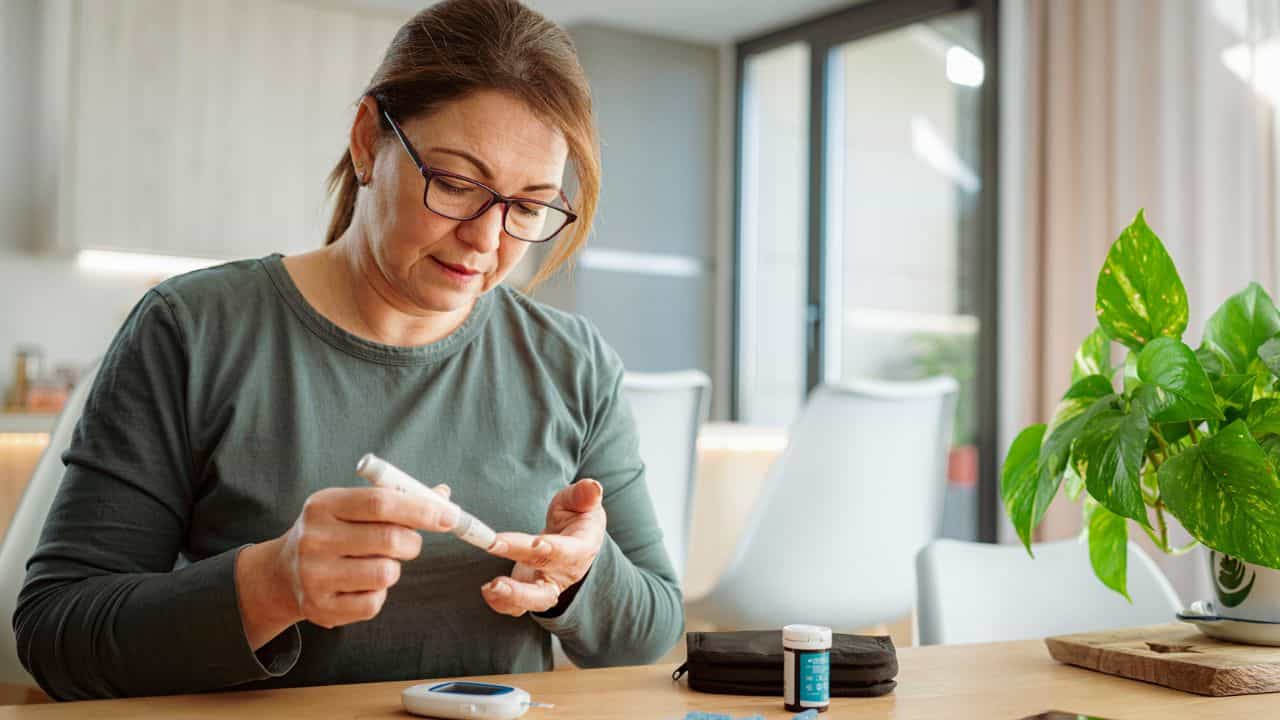 Diabetes in Women: মহিলাদের রক্তে শর্করার মাত্রা বাড়ছে কি না এই ৭ লক্ষণেই ধরে ফেলুন