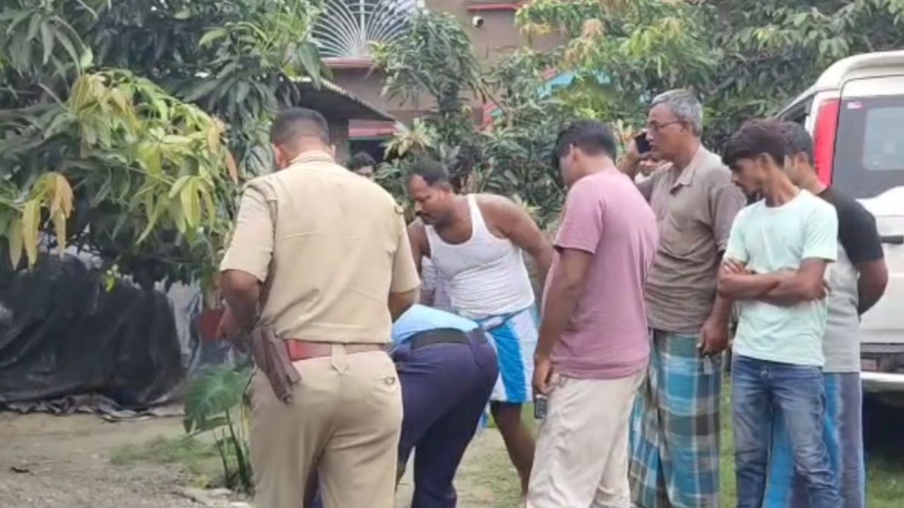 North Dinajpur: বাংলাদেশের নম্বর থেকে হোয়াটসঅ্যাপে আসত লাগাতর ফোন! মধ্যরাতের ঘটনায় শিহরিত ব্যবসায়ী North Dinajpur: বাংলাদেশের নম্বর থেকে হোয়াটসঅ্যাপে আসত লাগাতর ফোন! মধ্যরাতের ঘটনায় শিহরিত ব্যবসায়ী