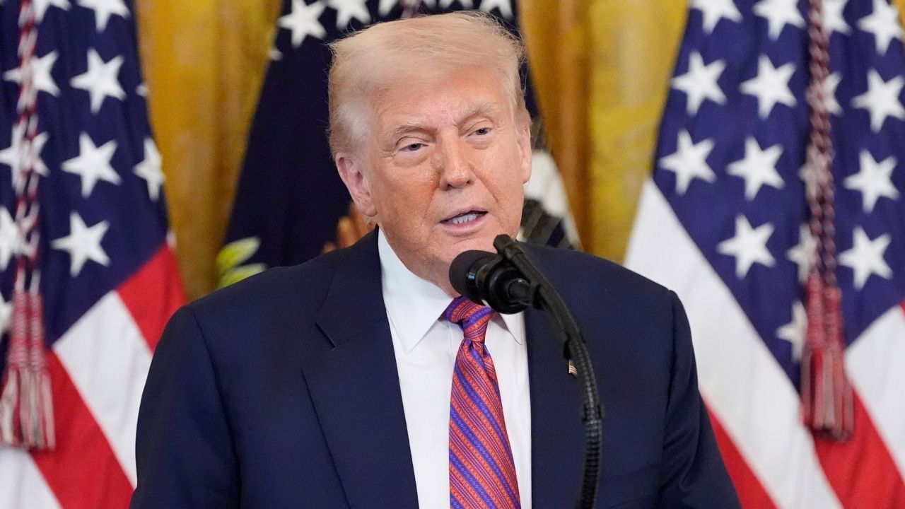 Donald Trump: প্রয়াত ডোনাল্ড ট্রাম্প, মৃত্যুর খবরে ঝড় উঠতেই মুখ খুলল হোয়াইট হাউস Donald Trump: প্রয়াত ডোনাল্ড ট্রাম্প, মৃত্যুর খবরে ঝড় উঠতেই মুখ খুলল হোয়াইট হাউস