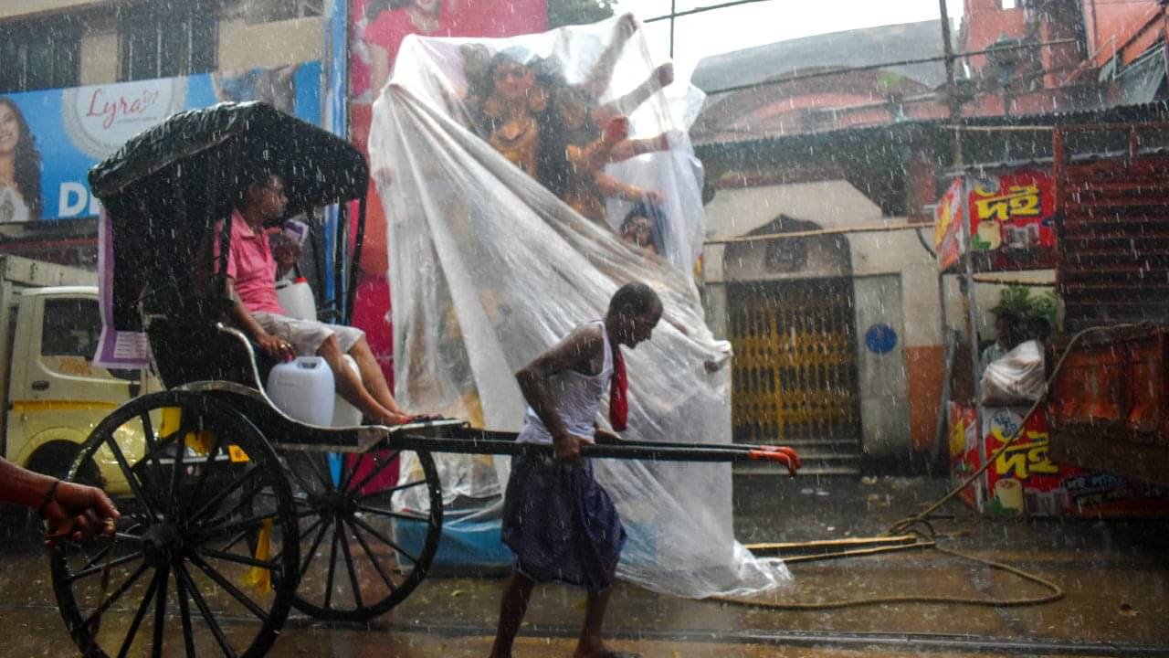 West Bengal Weather Forecast: পুজোতেও ভিজবে বাংলা, বাদ যাবে না মহালয়ার দিনও, আবহাওয়ার লেটেস্ট আপডেট জানুন