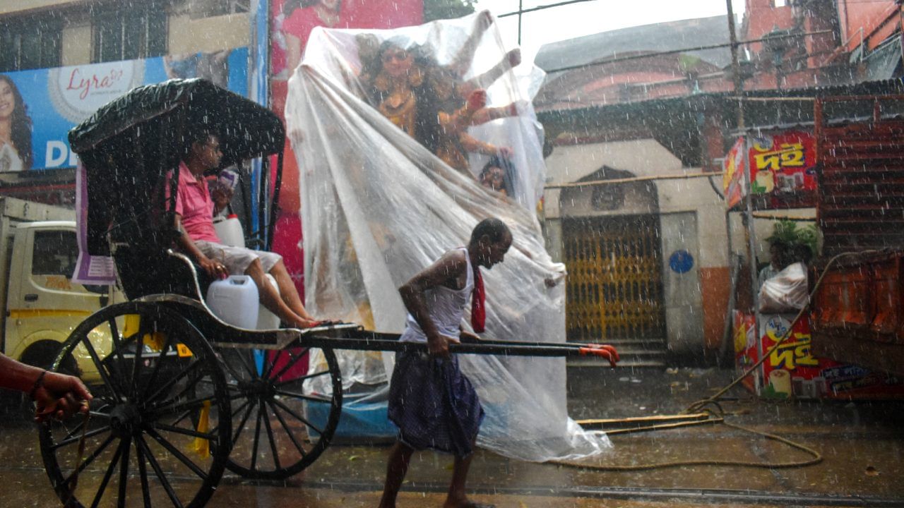 West Bengal Weather Forecast: পুজোতেও ভিজবে বাংলা, বাদ যাবে না মহালয়ার দিনও, আবহাওয়ার লেটেস্ট আপডেট জানুন West Bengal Weather Forecast: পুজোতেও ভিজবে বাংলা, বাদ যাবে না মহালয়ার দিনও, আবহাওয়ার লেটেস্ট আপডেট জানুন