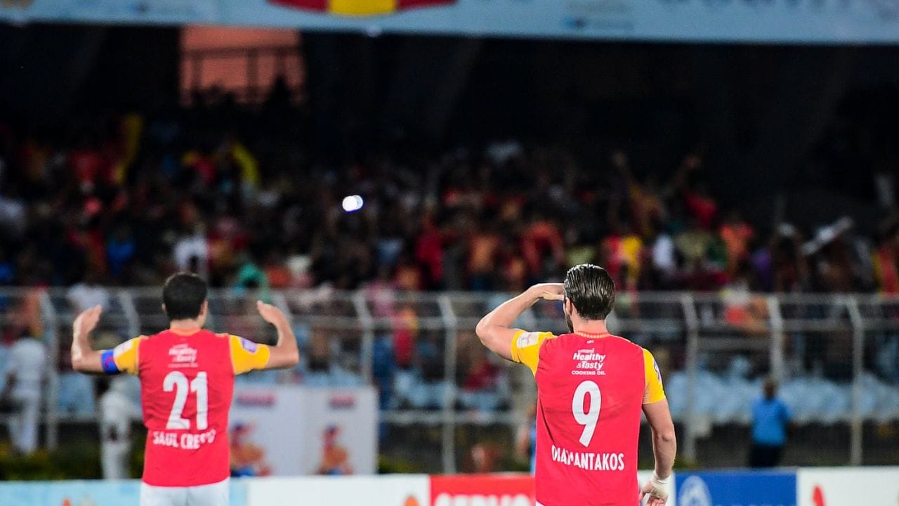 Kolkata Derby Result: রুদ্ধশ্বাস ডার্বি জিতে ডুরান্ডের সেমিফাইনালে ইস্টবেঙ্গল, কলার তুলে ‘হিরো’ অস্কার