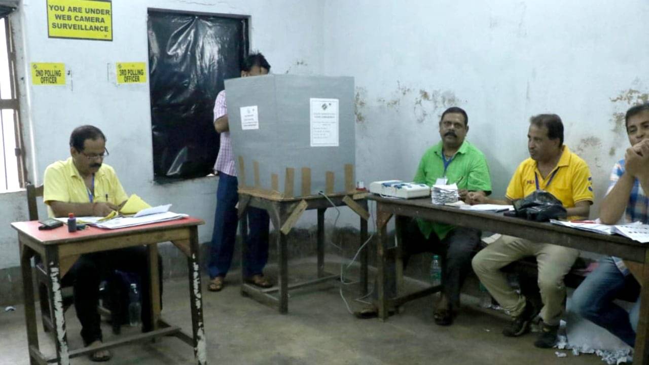 Election Commission: ভোটের আগেই ৯৪ হাজার বুথে গিয়ে সমীক্ষা! রাজ্য অধীনস্থ সংস্থার কাজ দেখবে কমিশন