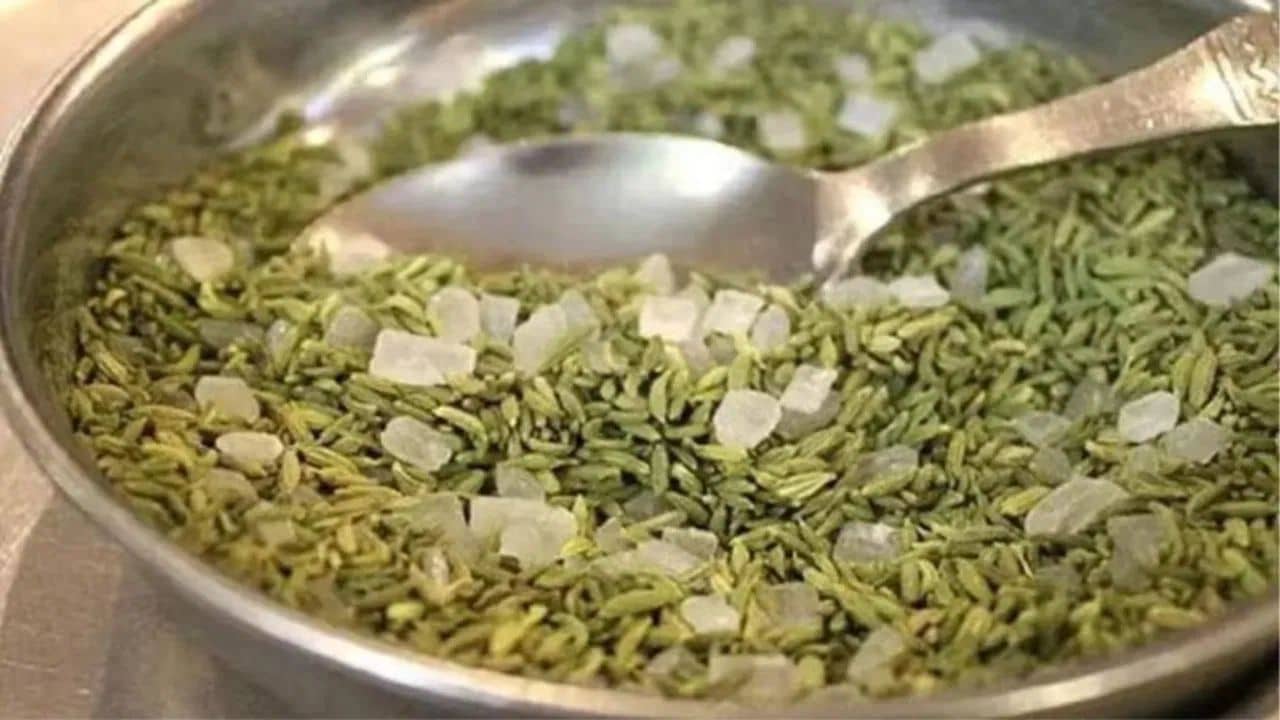 Fennel Seeds Effects: খাওয়ার পরে মুখশুদ্ধি হিসাবে মৌরি-মিশ্রি খেলে কী কী প্রভাব পড়ে জানেন?