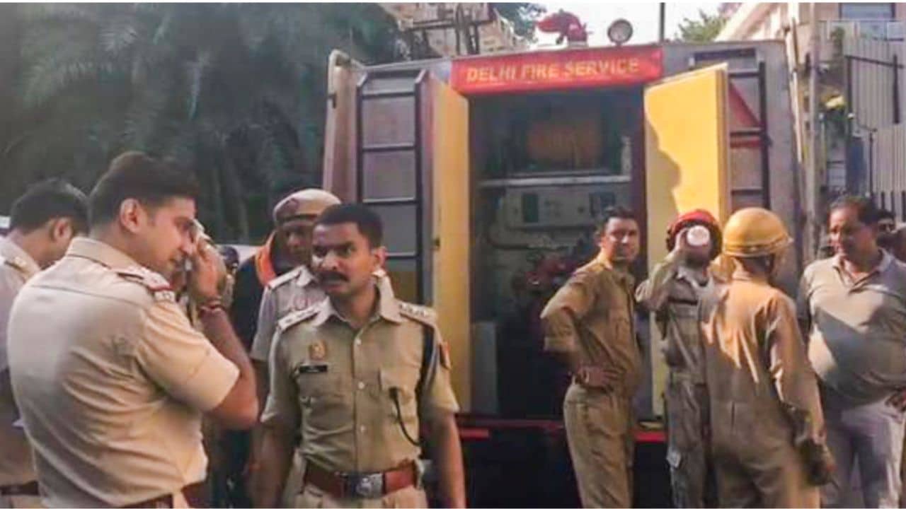 Fire: তীক্ষ্ণ শব্দের পরই বিদ্যুৎ চলে গেল, হাসি-মজার মাঝেই প্রাণ গেল ৪ জনের