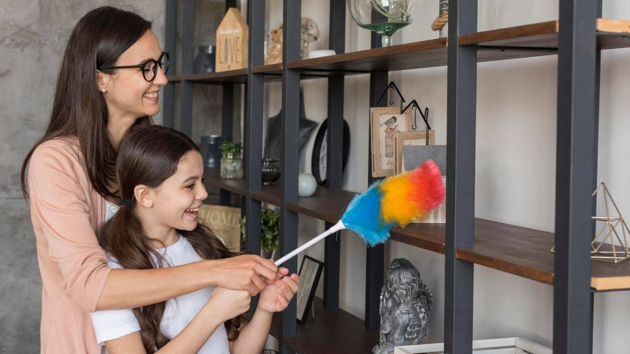 Vastu Tips: পুজোর আগে ঘরদোর পরিষ্কার করছেন? বাস্তুমতে এ কাজ করলে সুখ-সমৃদ্ধিও ধরা দেবে